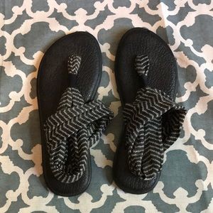 Sanuk yoga mat sandals